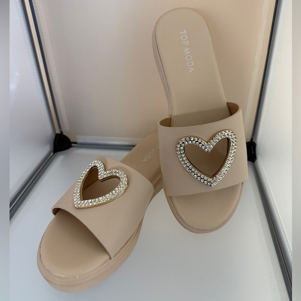 Top Moda Women's Heart Shape Platform Sandals Nude Size 7.5